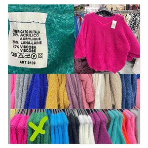 Sweter damski z dekoltem w serek