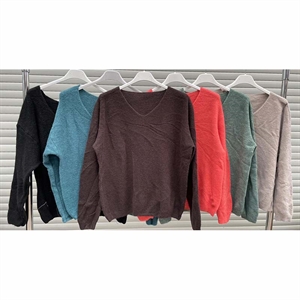 Sweter damski z dekoltem w serek