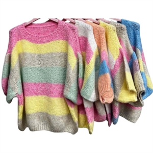 Sweter damski z krótkim rękawem w paski