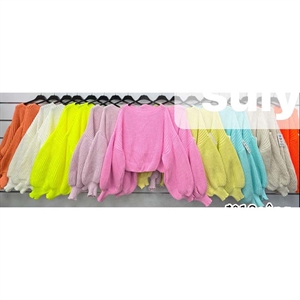 Sweter damski okrągły - Produkt Włoski