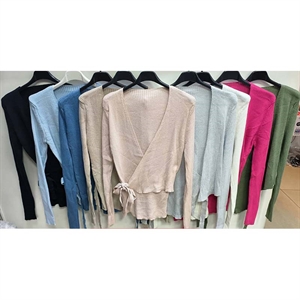 Sweter damski z dekoltem w serek
