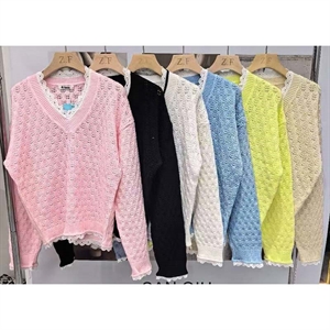 Sweter damski z dekoltem w serek