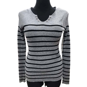 Sweter damski z dekoltem w serek