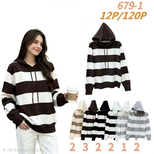 Sweter damski z kapturem