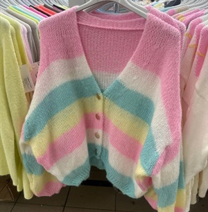 Sweter damski zapinany na guziki w paski