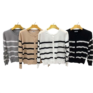 Sweter damski zapinany na guziki