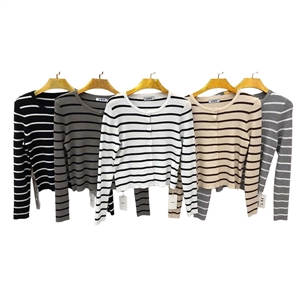 Sweter damski zapinany na guziki