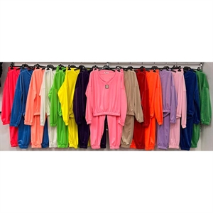 Komplet welurowy damski produkt Włoski