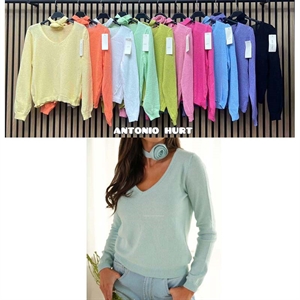 Sweter damski z dekoltem w serek