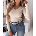 Sweter damski z dekoltem w serek