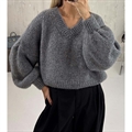 Sweter damski z dekoltem w serek