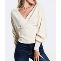 Sweter damski z dekoltem w serek