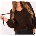 Sweter damski z dekoltem w serek