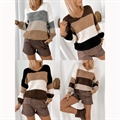 Sweter damski z dekoltem w serek
