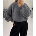 Sweter damski z dekoltem w serek