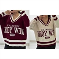 Sweter damski z dekoltem w serek