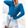 Sweter damski z dekoltem w serek