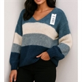 Sweter damski z dekoltem w serek - Produkt Włoski