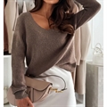 Sweter damski z dekoltem w serek